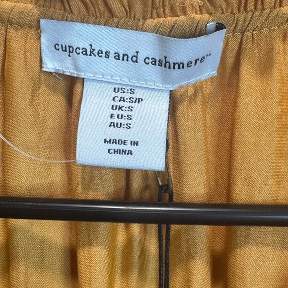 Elegant White Lace Blouse - Picture 3 of 6